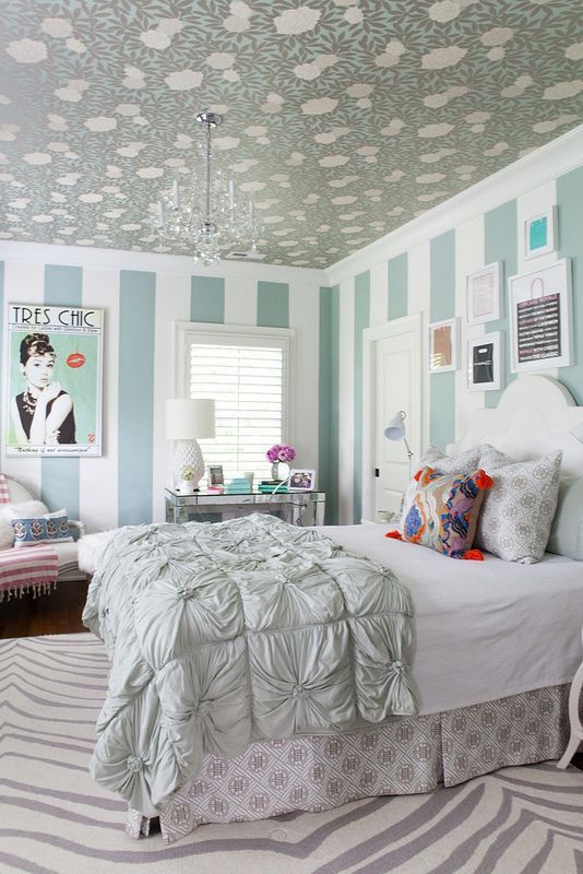 10 Creative Ways To Use Wallpaper | DigsDigs | Gossip girl bedroom .