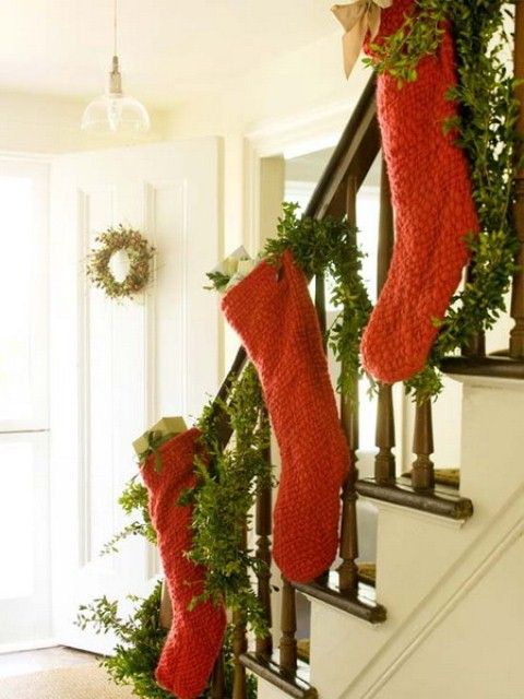 71 Awesome Christmas Stairs Decoration Ideas | DigsDigs .