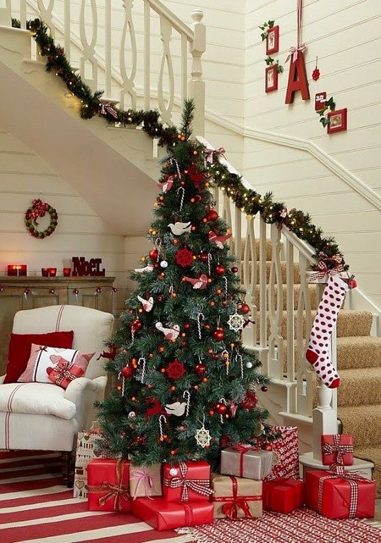 100 Awesome Christmas Stairs Decoration Ideas | Christmas stairs .