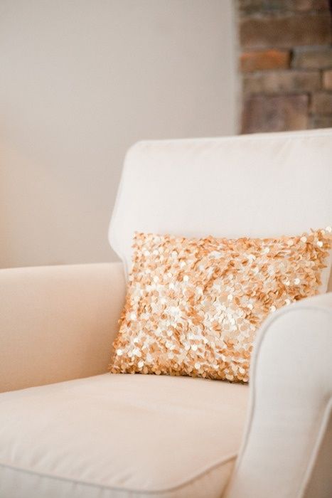 Adding Glam Touches: 31 Sequin Home Decor Ideas | Sparkly pillows .
