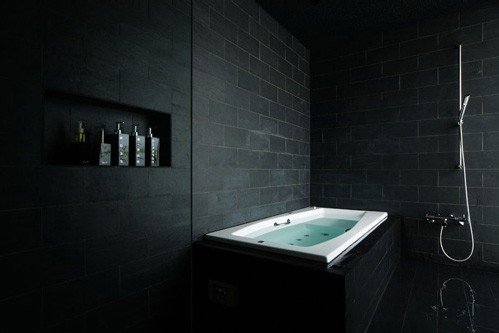 19 Almost Pure Black Bathroom Design Ideas - DigsDi
