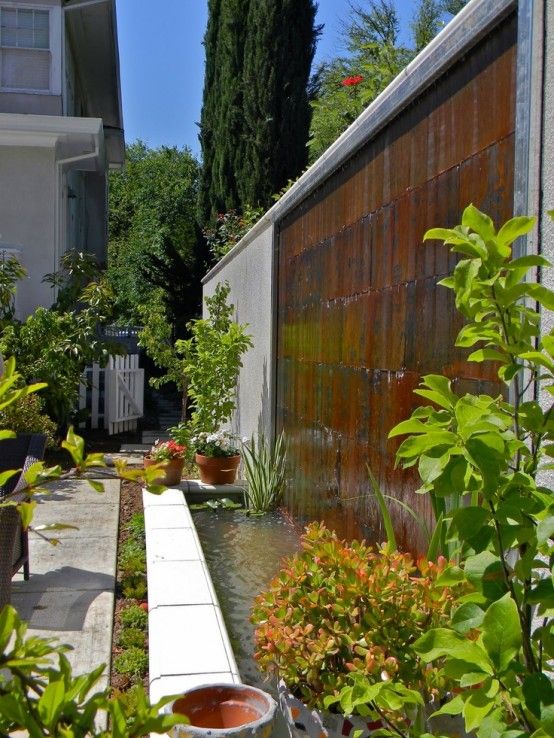 38-Amazing-Outdoor-Water-Walls-For-Your-Backyard-with-grey-natural .