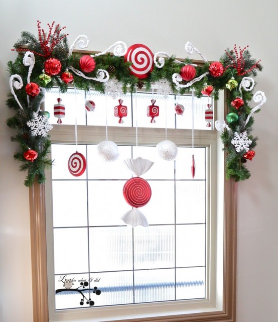 70 Awesome Christmas Window Décor Ideas - DigsDi