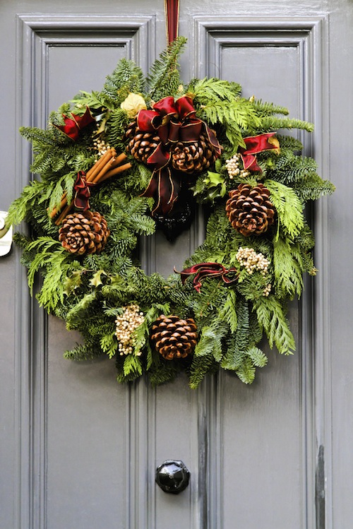 75 Awesome Christmas Wreaths Ideas For All Types Of Décor - DigsDi