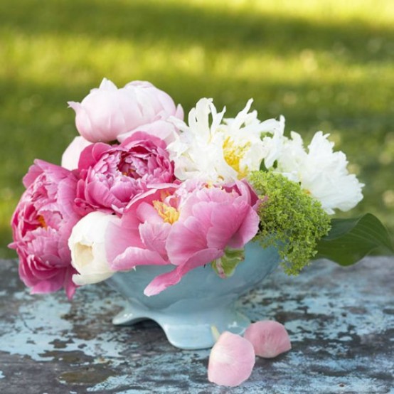 16 Awesome Mother's Day Flower Decoration Ideas - DigsDi