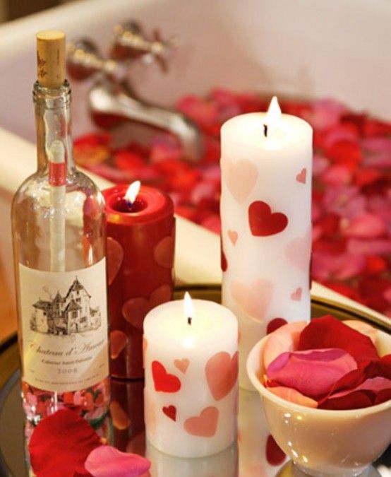 21 COZY CANDLE DECORATION TO BRING SPARK TO YOUR ROMANCE .