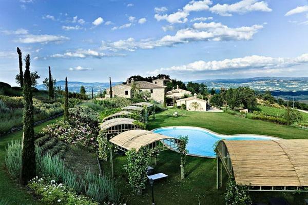 Beautiful Antique Villa In Italian Countryside | Cud