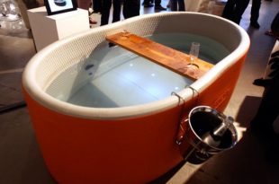 Inflatable bathtub promises lavish bathing treat - Hometone - Home .