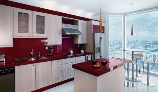 Bright Miami Apartment With a Wonderful View | Cozinha pequena com .