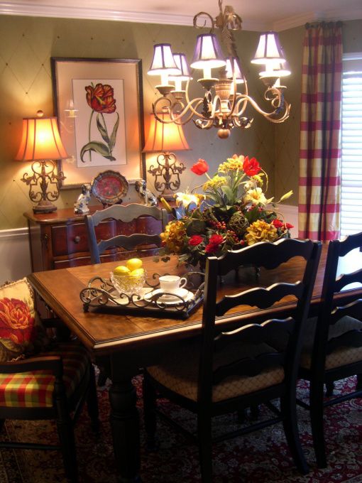 Intimate and Inviting SMALL Dining Room - Dining Room Designs .