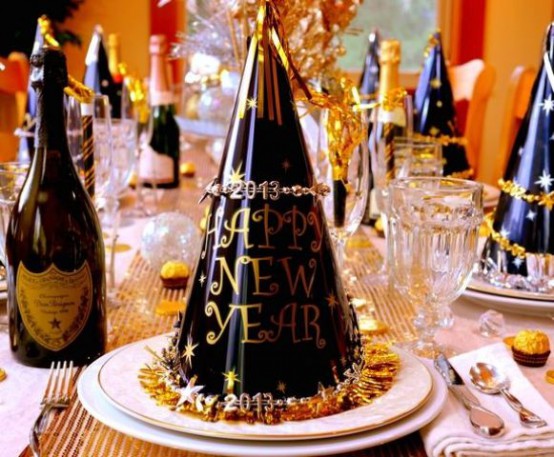 34 Cheerful New Year Party Décor Ideas - DigsDi