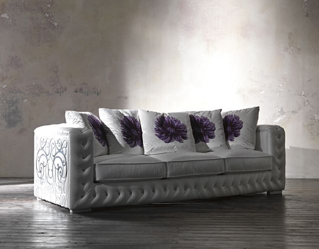 Classic Italian Furniture with Curved Decorations – White Titania .