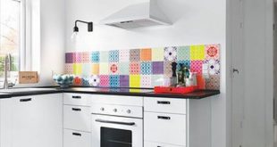36 Colorful And Original Kitchen Backsplash Ideas - DigsDi