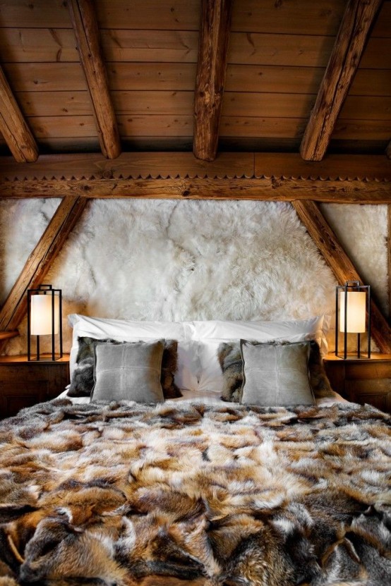 26 Comfy And Natural Chalet Bedroom Designs - DigsDi