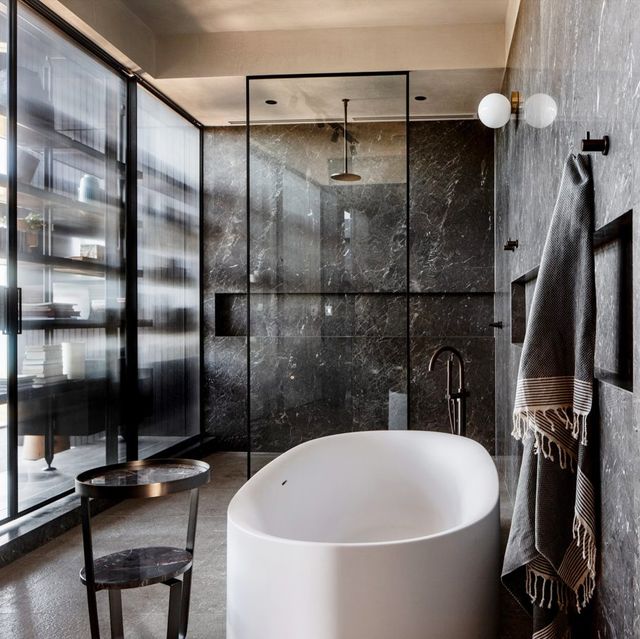 15 Chic Black Bathrooms - Black and White Decorating Ide