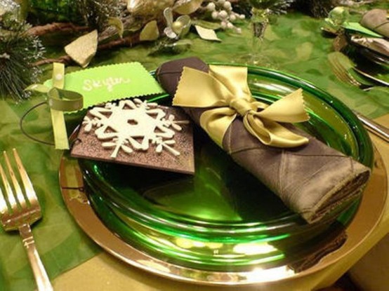 30 Cool Green Christmas Decorations - DigsDi