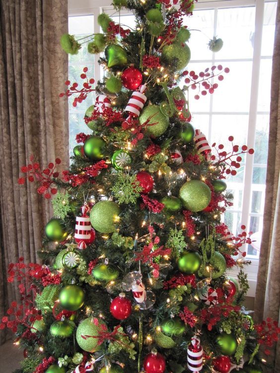 Red/white/candy apple green Christmas Tree | Christmas tree themes .