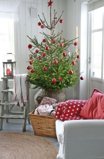 Cozy Red And Grey Christmas Decor Ideas