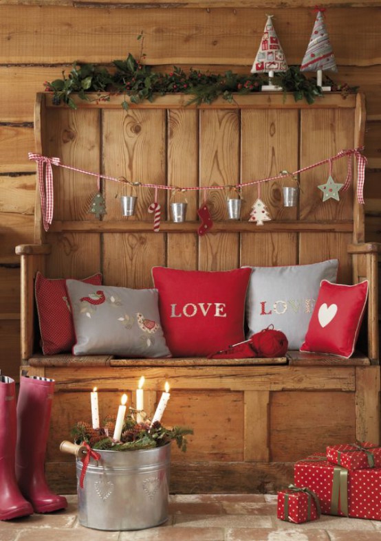 27 Cozy Red And Grey Christmas Décor Ideas - DigsDi