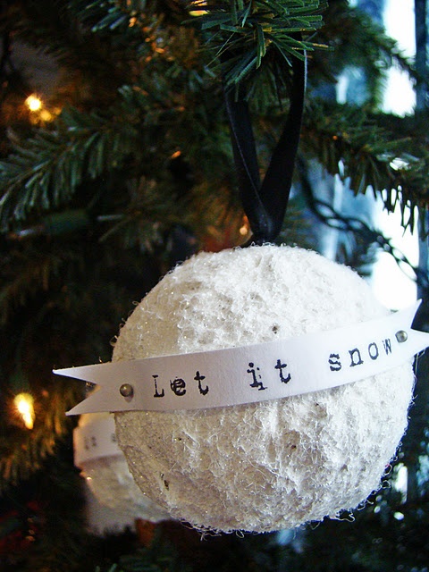 32 Cute Snowball Décor Ideas For Winter Holidays - DigsDi