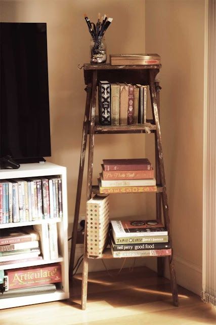 decorating with an old ladder on a wall | Source : hometreeatlas .