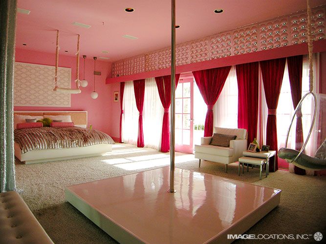 Extremely Colorful Beach House | Hot pink bedrooms, Bedroom decor .