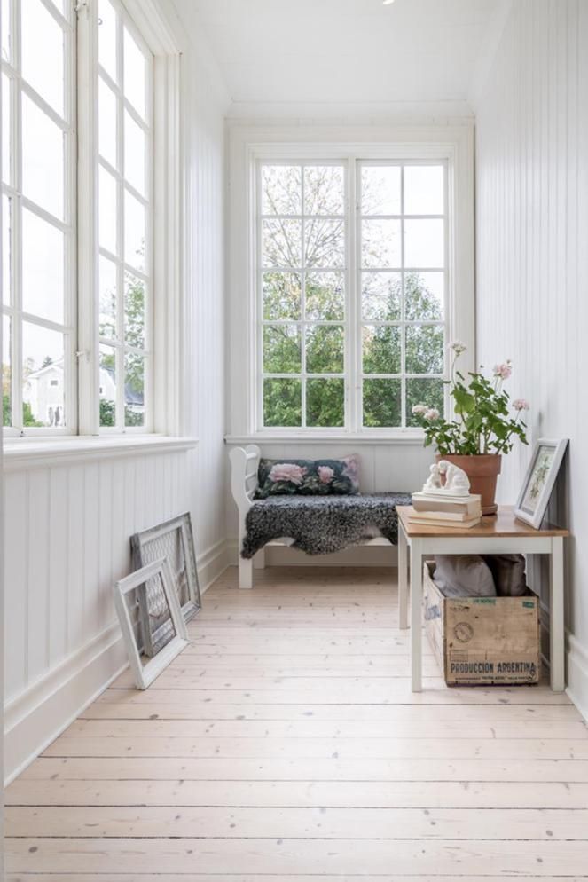 39 Bright Farmhouse Style Sunroom Design - Go DIY Home in 2020 .