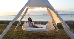 Floating Bed For Enjoying Staying Outdoors - DigsDi