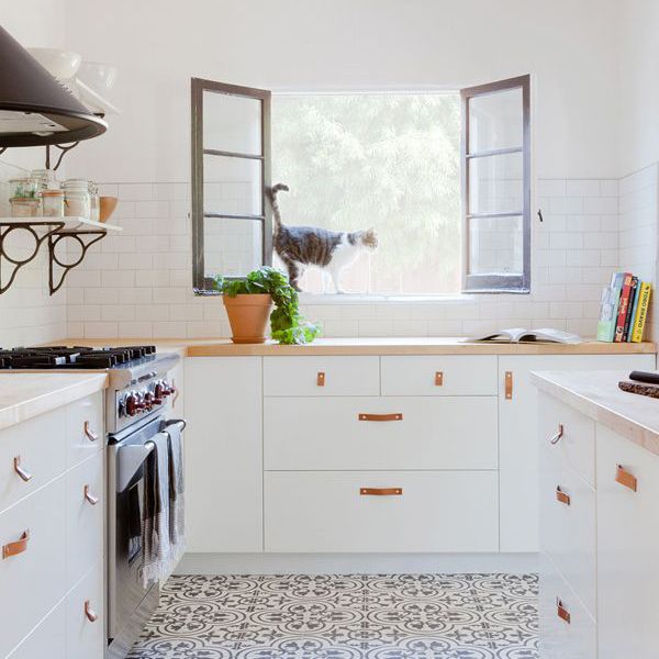 3 Designers Share Outdated Kitchen Trends to Reti