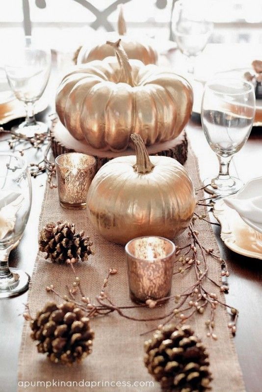 Fancy-Thanksgiving-Centerpieces-Decorating-Ideas-with-Gold .