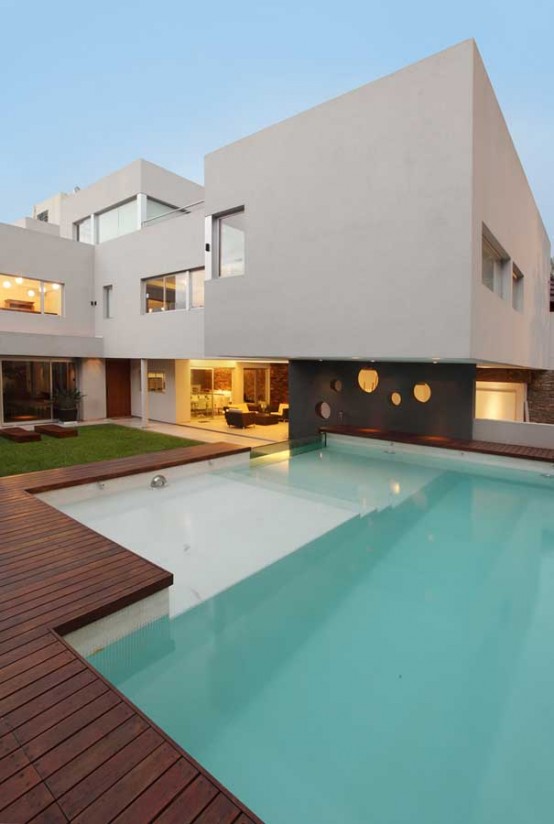 Devoto House with Fantastic Elevated Swimming Pool by Andres Remy .
