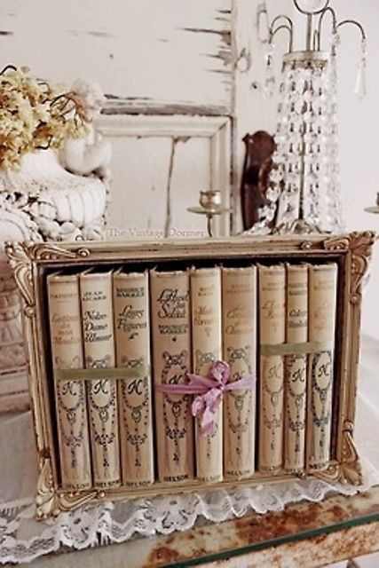 How To Display Books With Style: 5 Tips And 26 Examples | Vintage .