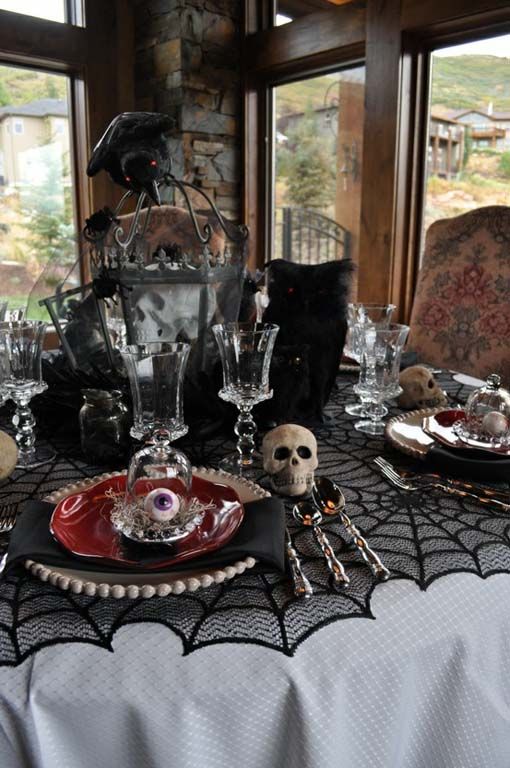 Pin by Jan Lovelady on Halloween | Halloween table decorations .