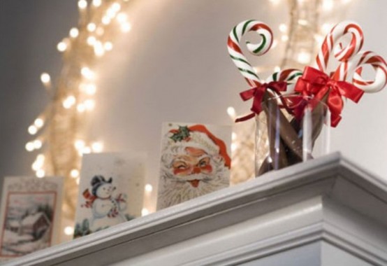 27 Inspiring Christmas Fireplace Mantel Decoration Ideas - DigsDi