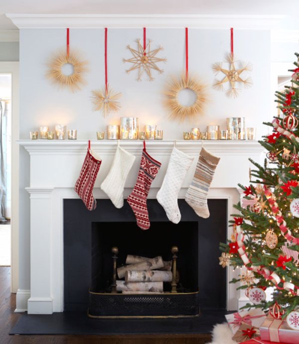 27 Inspiring Christmas Fireplace Mantel Decoration Ideas - DigsDi
