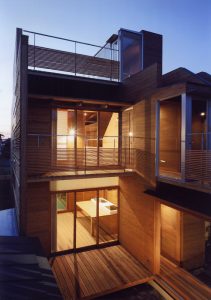 Japanese Wooden Houses: courtyard, multi-level decks and a lo