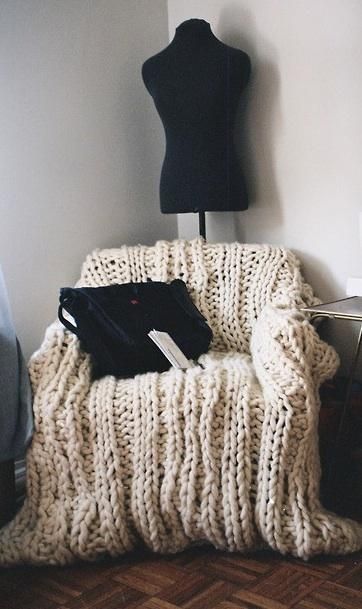 DIY: Chunky Knitted Chair Throw: Remodelista | Knitted throws .