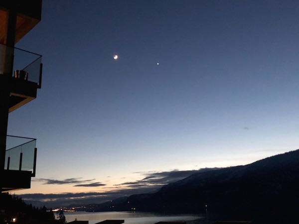 VIDEO: Kelowna residents claim they saw a UFO over Okanagan Lake .