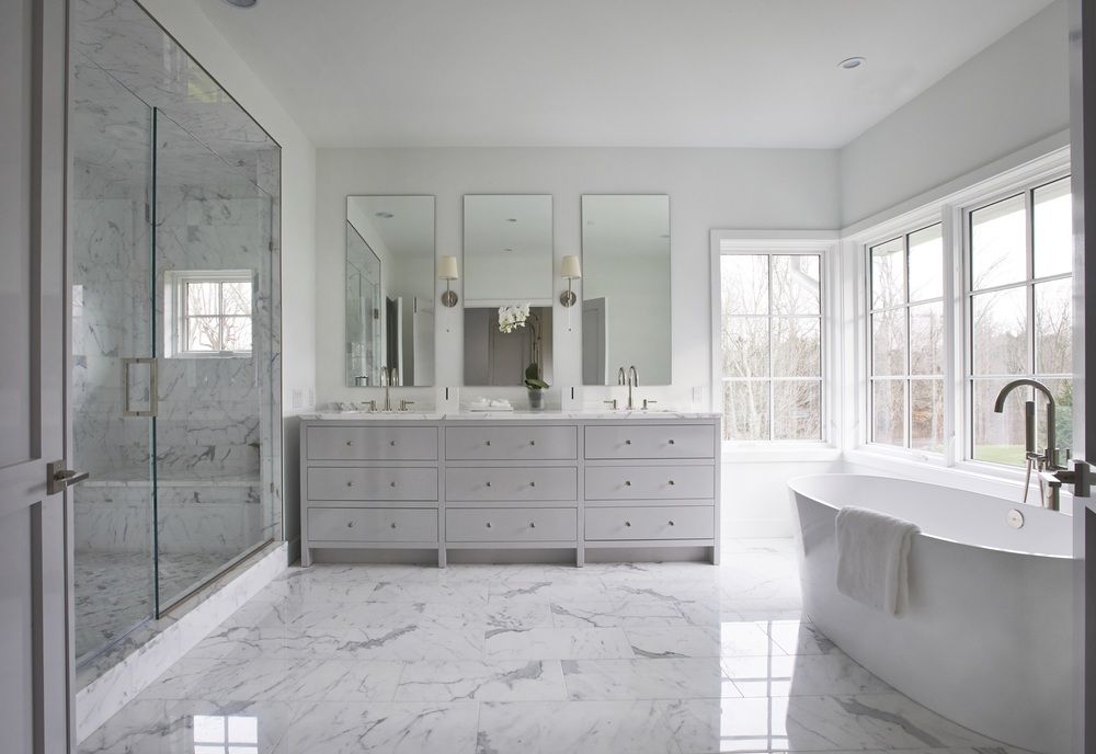 Interior bathroom marble | Modern white bathroom, White master .