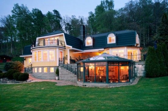 Luxurious Villa With Traditional Interior Design In Sweden .