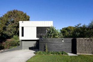 Minimalist House With a Double Height Deck In Australia - DigsDi