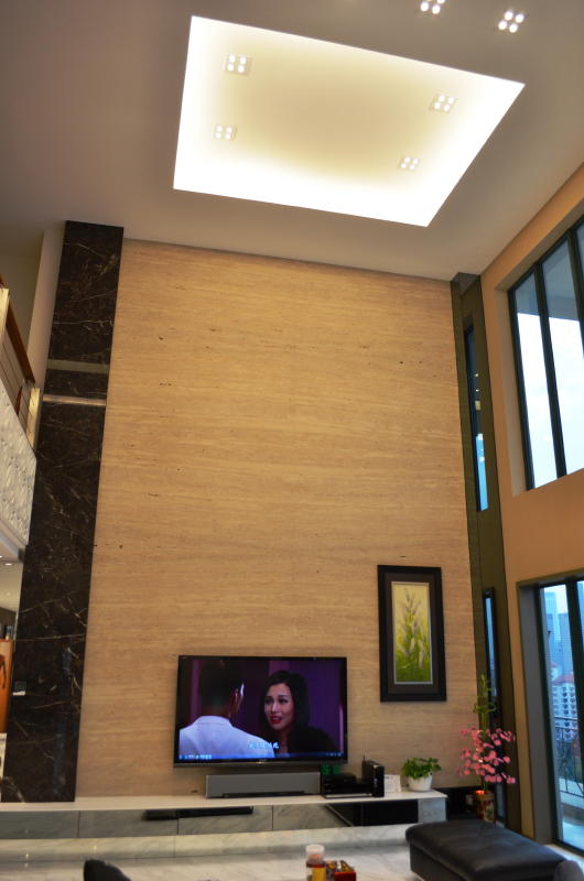 Home Interior Design: Modern Double Height Wall Desi