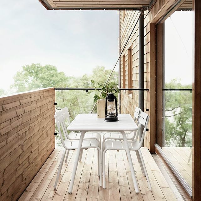 minimal and wood accent via Seaofgirasoles | Small balcony design .