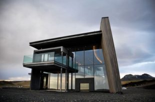 Modern House Designed to Catch All Views Around It - DigsDi