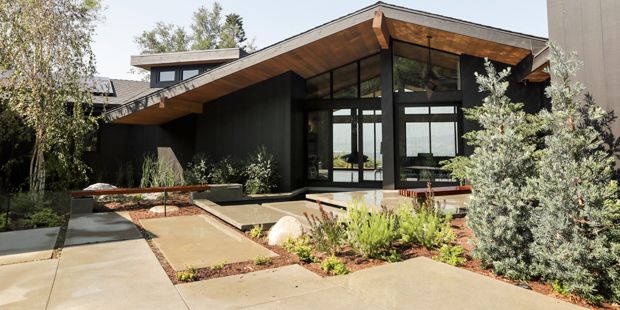 Modern Rustic Homes with Black Exteriors | Mountain Modern Life .