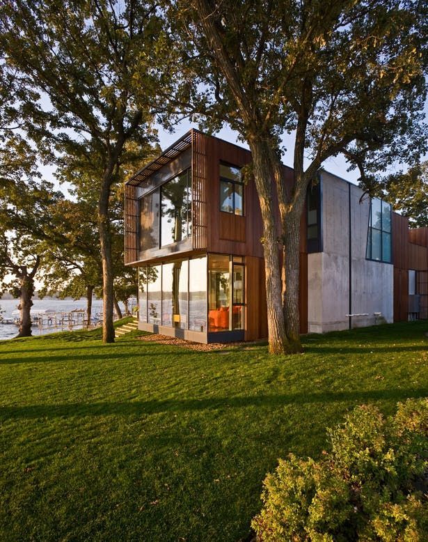 House on Lake Okoboji | Modern lake house, Architecture house .