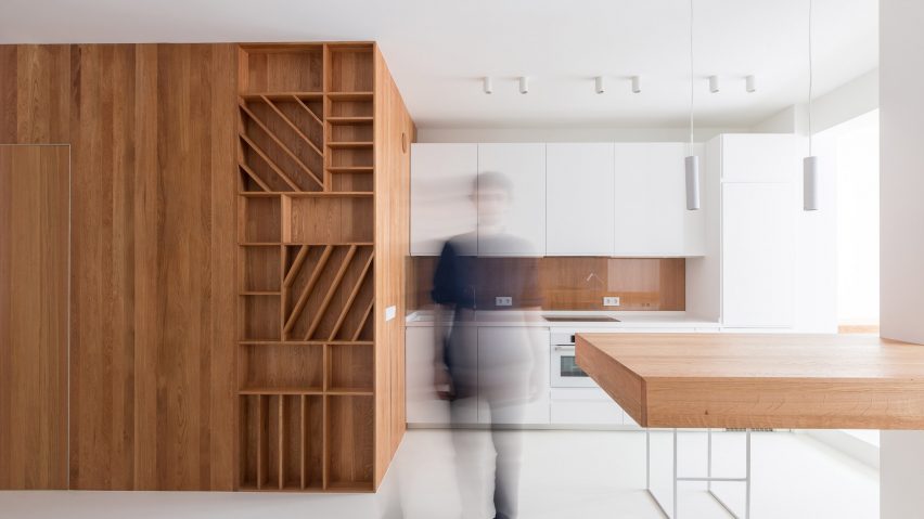 Ruetemple Studio creates small spartan apartment in Mosc