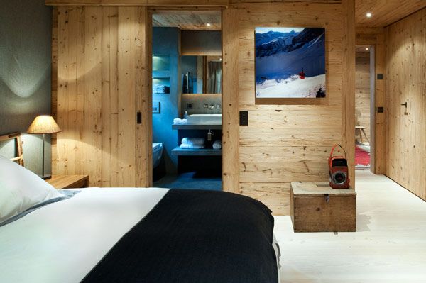 Soft Textures and Clean Lines: Chalet Gstaad in the Swiss Alps .