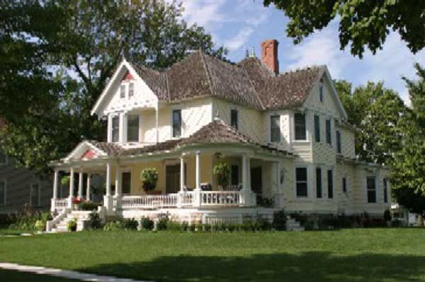 Pretty 114-Years-Old Victorian | Victorian style homes, Victorian .
