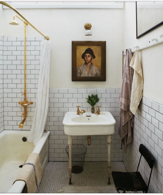26 Refined Décor Ideas For A Vintage Bathroom - DigsDi